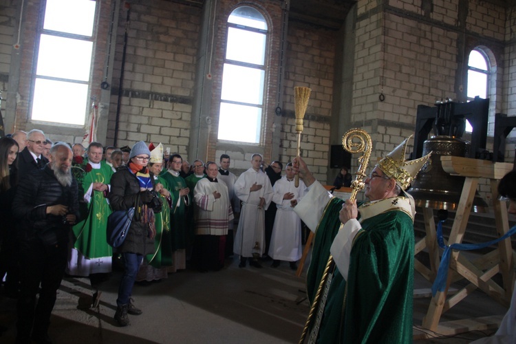 Uroczyste poświęcenie dzwonów w Luzinie