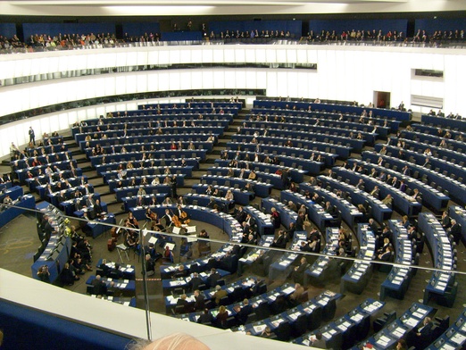 Parlament Europejski chce chronić dzieci przed mową nienawiści w internecie