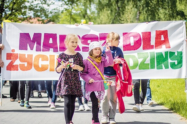 ▲	Organizatorzy zachęcają do włączenia się  w różne inicjatywy  pro life, szczególnie w Marsz dla Życia i Rodziny.