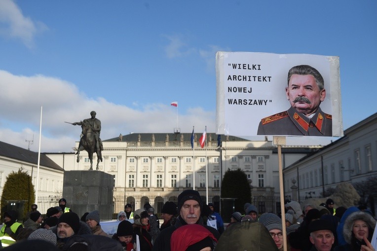 Manifestacja przeciwko ustawie metropolitalnej