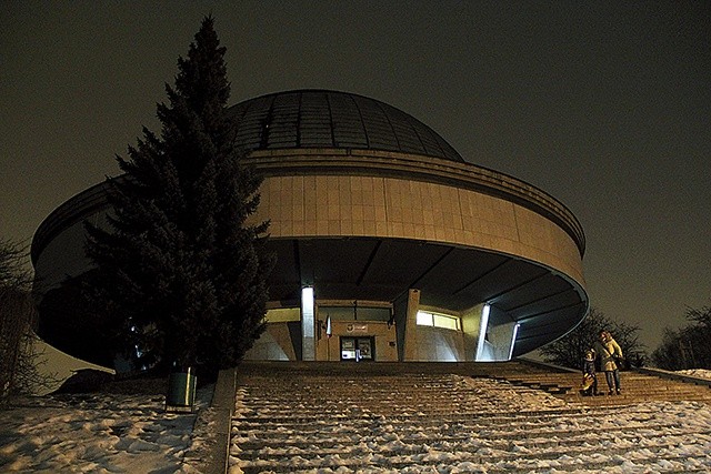 ▲	Planetarium w Chorzowie.