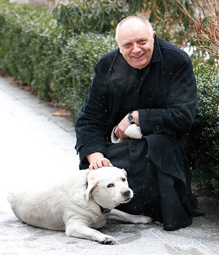 Ks. dr Zdzisław Brzezinka w latach 2004–2014 był proboszczem w parafii św. Wincentego à Paulo w diecezji Nicea. W 2014 roku został proboszczem parafii Najświętszego Serca Pana Jezusa i św. Jana Bosko w Katowicach-Piotrowicach.