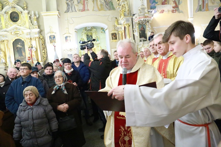 Tablica ks. Stanisława Fiołka