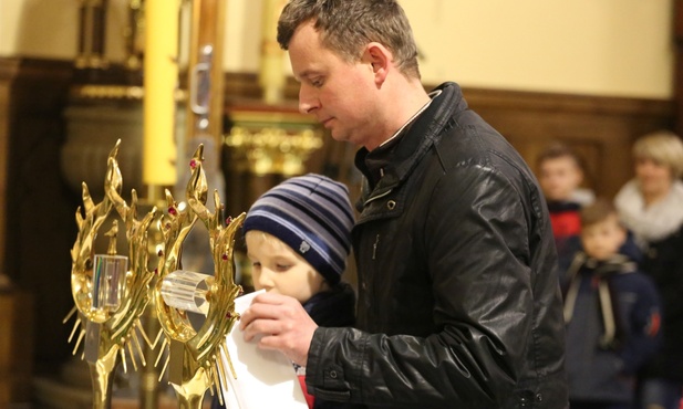 Parafianie uczcili relikwie św. Jana Pawła II i św. Faustyny