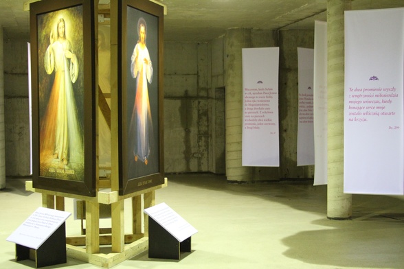 Ta artystyczna instalacja w podziemiach wznoszonej świątyni przy Starym Rynku pomoże 22 lutego wszystkim pielgrzymom przeżyć spotkanie z Miłosiernym Jezusem
