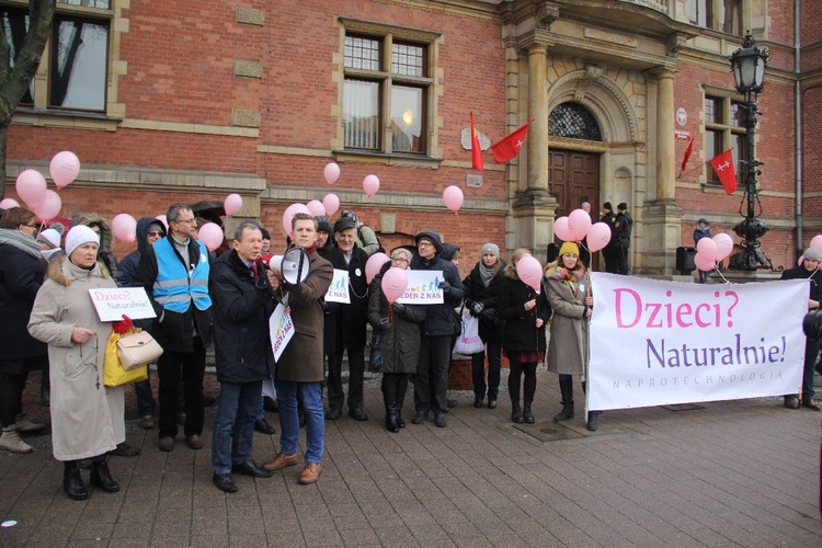 Protest przeciwko programowi in vitro