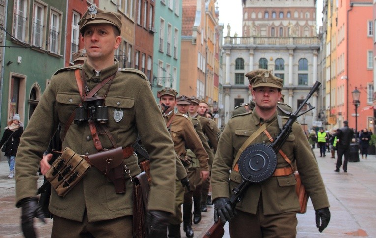 W defiladzie wzięło udział kilkanaście grup rekonstrukcyjnych z całej Polski 