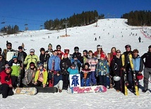 ▲	Wszyscy nauczyli się jeździć na nartach  lub snowboardzie.