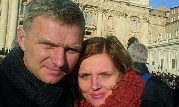 ▲	Beata i Marek Wleciałowscy w styczniu 2017 r. obchodzili 25. rocznicę sakramentu małżeństwa.