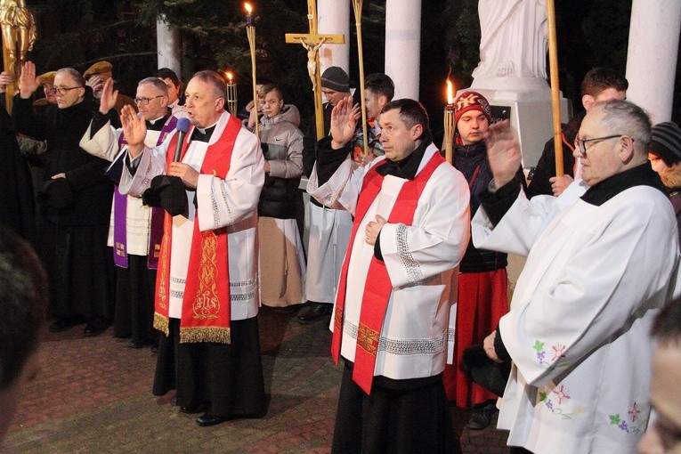 Przeprosili i zawierzyli