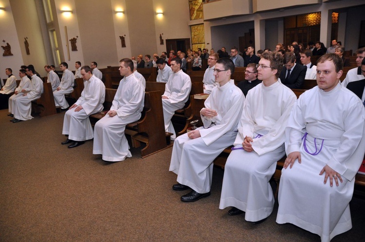 Posługi lektoratu i akolitatu w koszalińskim seminarium