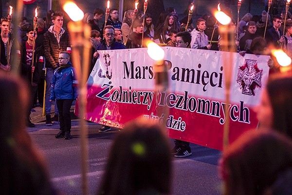 W tym roku w Ostródzie obchody odbywały się pod hasłem: „W hołdzie pannom niezłomnym”.