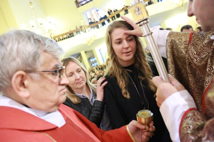 Bierzmowanie w par. Świętego Krzyża i MB Bolesnej w Dębicy