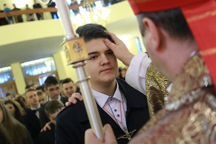 Bierzmowanie w par. Świętego Krzyża i MB Bolesnej w Dębicy