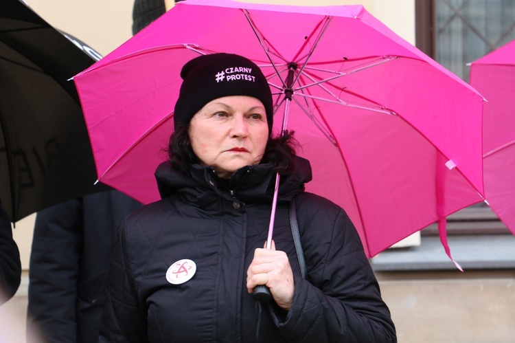 Antykościelna manifestacja feministek