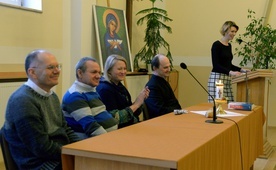 Gości z Lublina, Nysy, Szydłowca i Warszawy oraz uczestników nowego radomskiego ogniska "Sychar" wita liderka Paulina Sołśnia