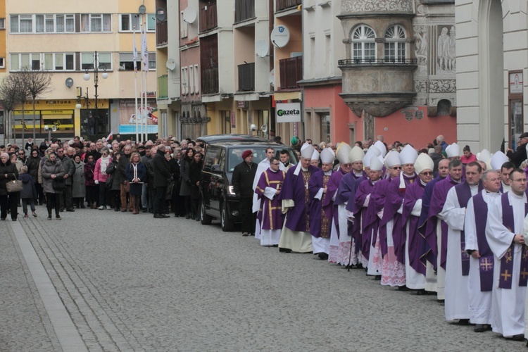 Pogrzeb biskupa Tadeusza Rybaka