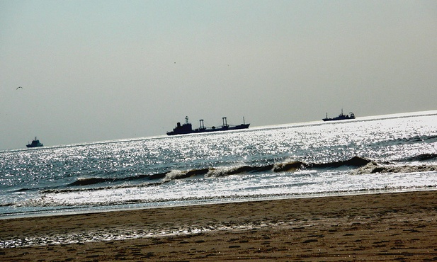 Statek towarowy porwany u wybrzeży Somalii, podejrzewani piraci