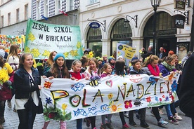 W październiku 2016 r. przez Stare Miasto przeszedł marsz zapowiadający jubileuszową edycję kampanii.