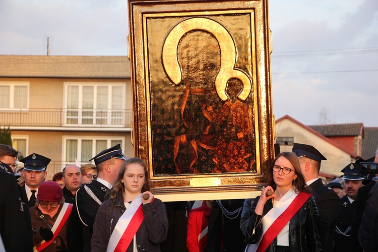 Powitanie ikony MB Częstochowskiej w Młodzieszynie