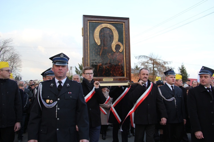 Powitanie ikony MB Częstochowskiej w Młodzieszynie