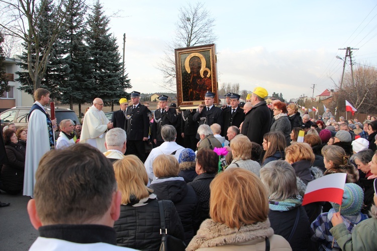 Powitanie ikony MB Częstochowskiej w Młodzieszynie