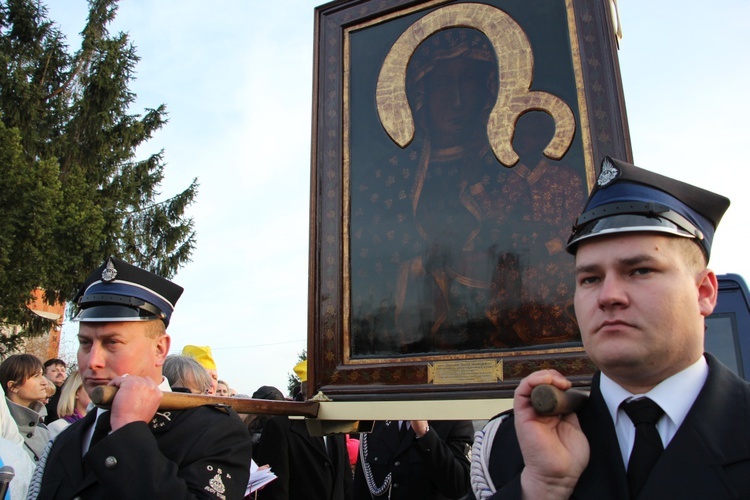 Powitanie ikony MB Częstochowskiej w Młodzieszynie