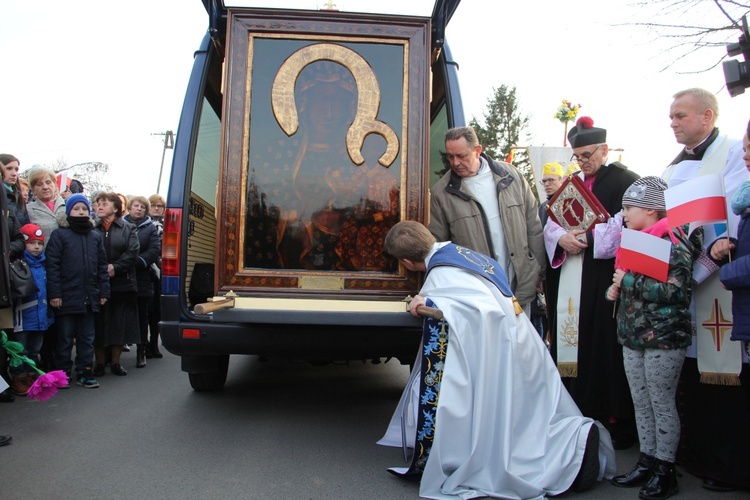 Powitanie ikony MB Częstochowskiej w Młodzieszynie