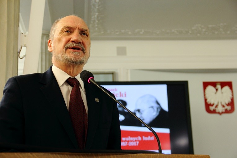 A. Macierewicz: Ks. Blachnicki był wielkim znakiem sprzeciwu