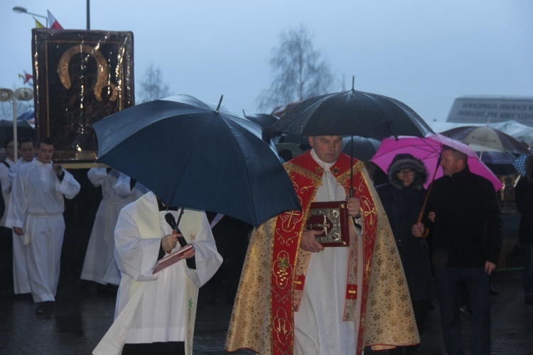 Powitanie ikony MB Częstochowskiej w parafii św. Brata Alberta w Sochaczewie