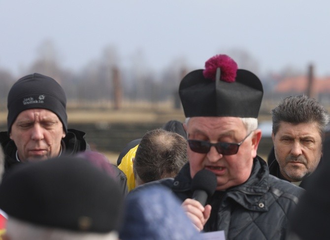 Droga Krzyżowa w intencji trzeźwości w byłym KL Birkenau 2017