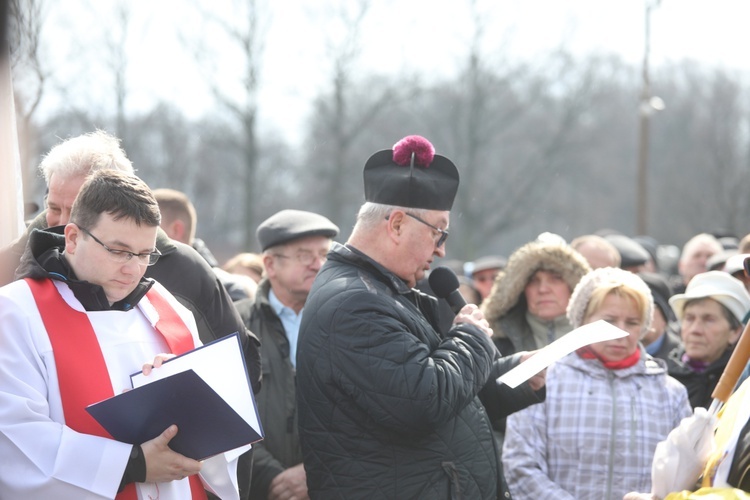 Droga Krzyżowa w intencji trzeźwości w byłym KL Birkenau 2017