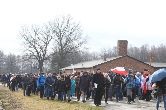 Droga Krzyżowa w intencji trzeźwości w byłym KL Birkenau 2017