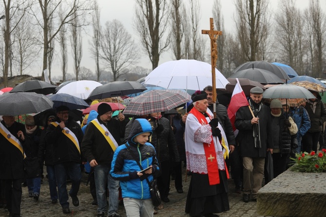 Droga Krzyżowa w intencji trzeźwości w byłym KL Birkenau 2017