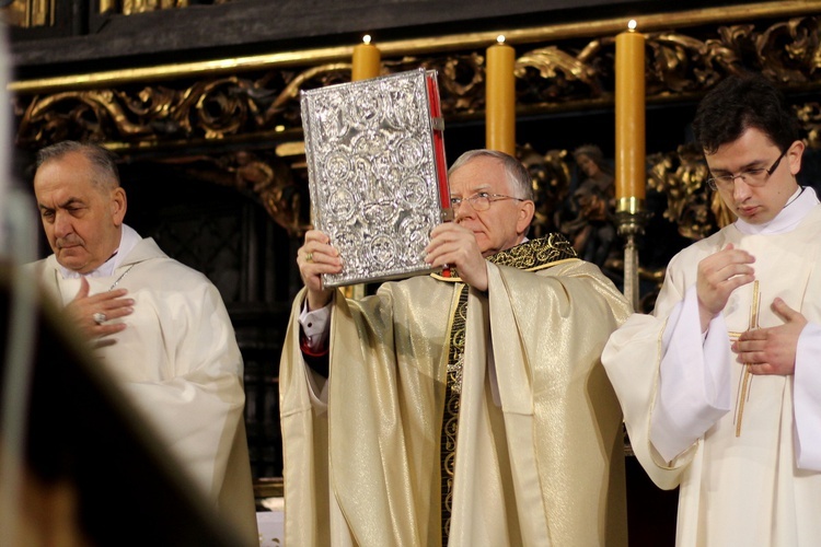 Abp Marek Jędraszewski w bazylice Mariackiej w dniu św. Józefa, patrona Krakowa