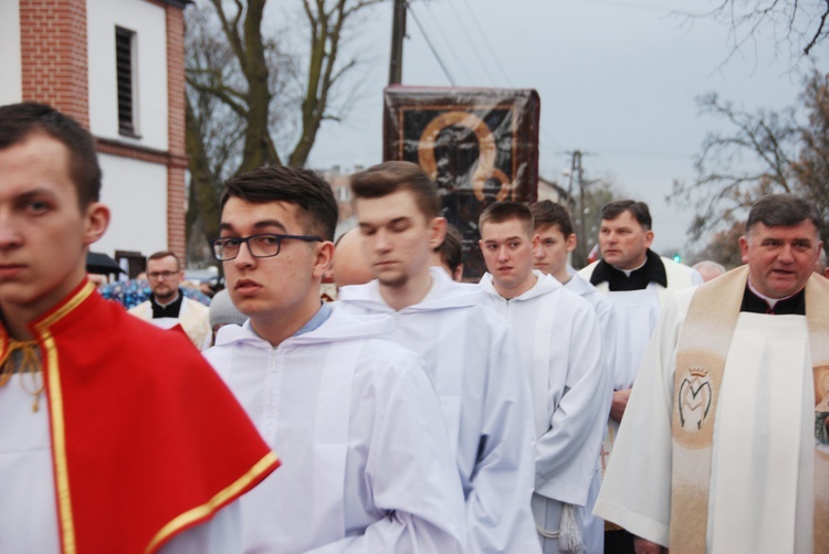 Powitanie ikony MB Częstochowskiej w parafii pw. Narodzenia NMP w Sochaczewie