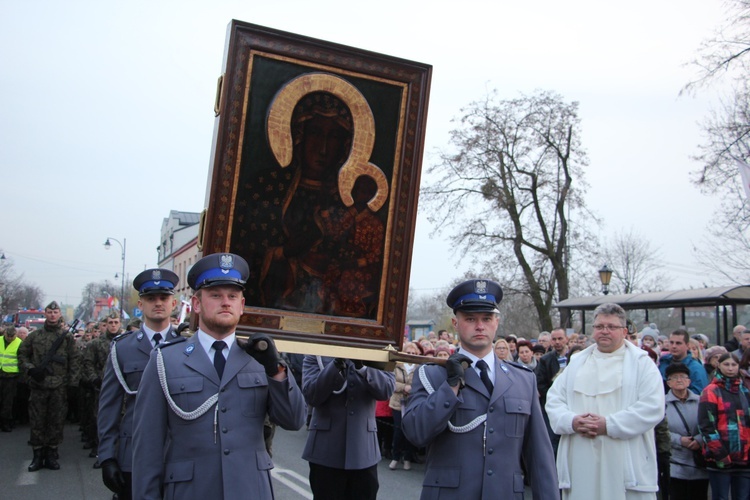 Powitanie ikony MB Częstochowskiej w parafii pw. św. Wawrzyńca w Sochaczewie