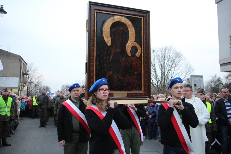 Powitanie ikony MB Częstochowskiej w parafii pw. św. Wawrzyńca w Sochaczewie