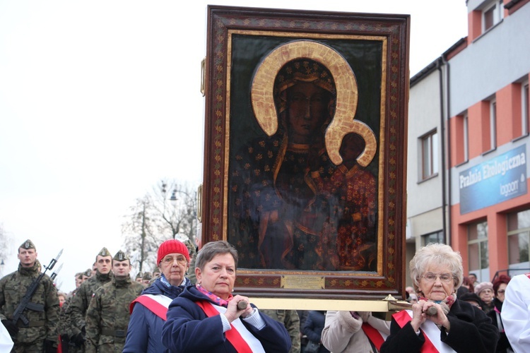 Powitanie ikony MB Częstochowskiej w parafii pw. św. Wawrzyńca w Sochaczewie