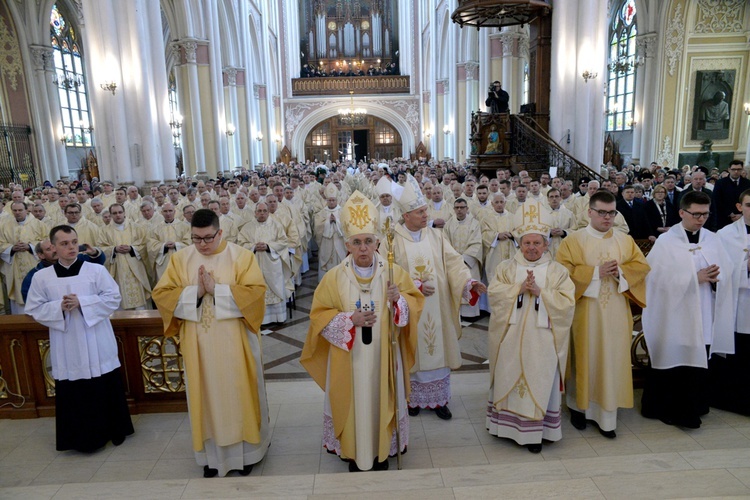 Msza św., której przewodniczył abp Wacław Depo, zgromadziła duchowieństwo i wiernych z terenu całej diecezji radomskiej