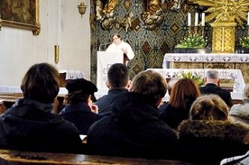 ▲	Spotkania odbywają się w kościele przenikniętym duchem dominikańskim.