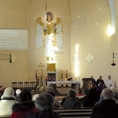 ▲	Treść psalmów wyświetlana jest  na ekranie.