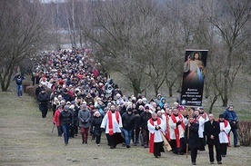 ▲	W ubiegłym roku w Nabożeństwie Kalwarii Rokitniańskiej wzięło udział ponad 2 tys. osób nie tylko z naszej diecezji.