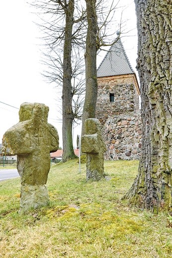 ◄	W woj. lubuskim najstarszy krzyż pokutny, z 1418 r., znajduje się w Lutynce.
