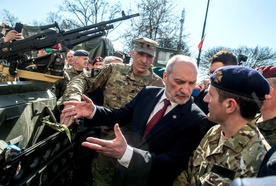 Macierewicz: Polska nie wycofuje się z Eurokorpusu