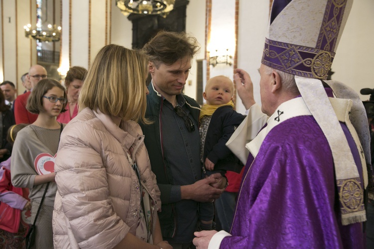 Kardynał Nycz pobłogosławił wszystkie dzieci