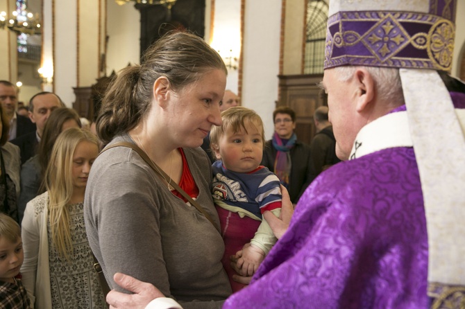 Kardynał Nycz pobłogosławił wszystkie dzieci