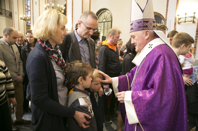 Kardynał Nycz pobłogosławił wszystkie dzieci