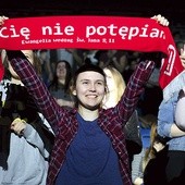 Młodzież na stadionie przekonywała, że teraz będzie pokazywać rówieśnikom piękno wiary.