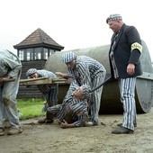 W filmie „Życie za życie” Krzysztof Zanussi ukazuje postać św. Maksymiliana Kolbego (w tej roli Edward Żentara). Film jest obecnie rzadko wykorzystywany w pracy duszpasterskiej.